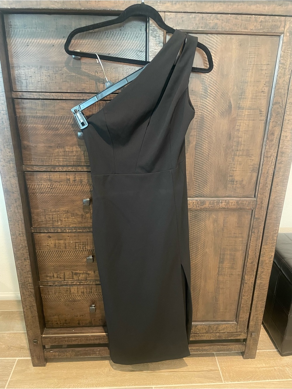 Lulu's Black One-Shoulder Midi Dress